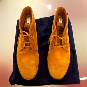 Men’s suede Tod’s boots gently/barely worn with comfortable vibram soles.